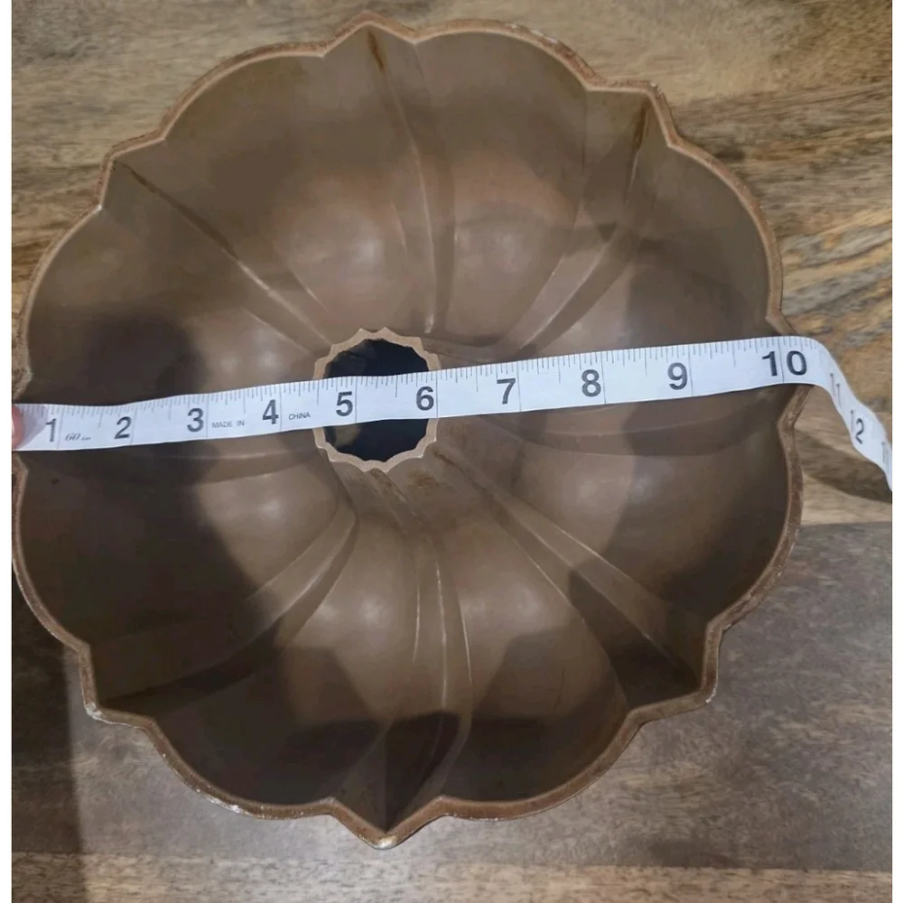 Vtg Bundt Pan Northland Aluminum 10.5” Heavy Tube Cake Pan USA Brown Interior
